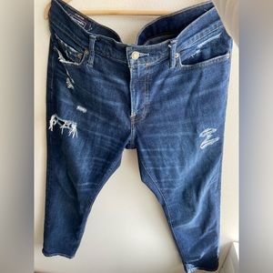Abercrombie & Fitch Stretch Distressed jeans